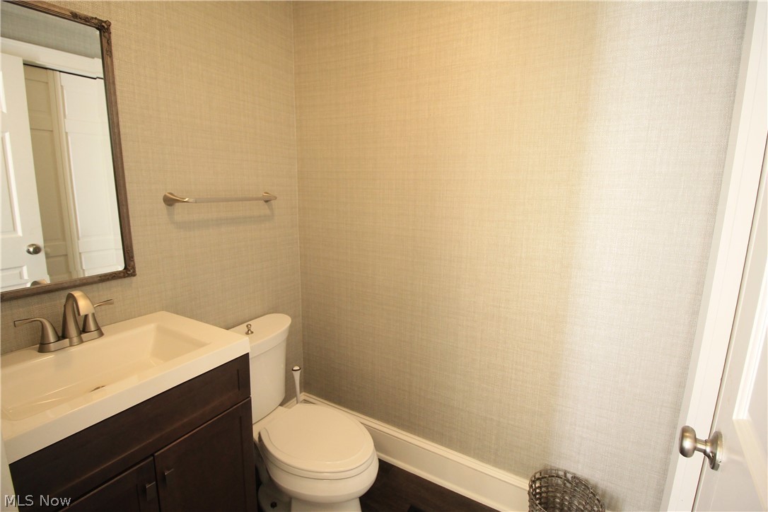 386 East Garfield Road Aurora, OH 44202 - Photo 13 of 35 Half Bath off Fam Rm