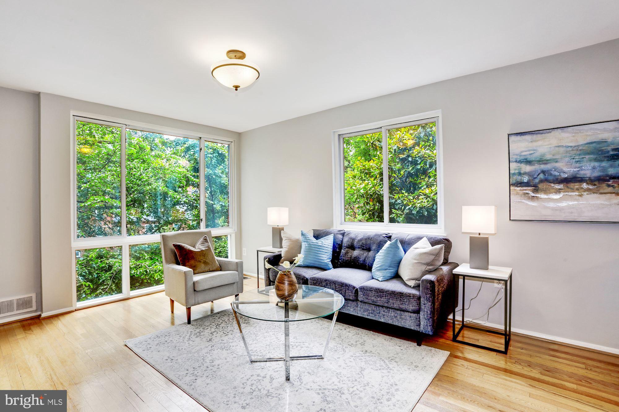 1761 Harvard Street Northwest Washington, DC 20009 - Photo 5 of 35 Livingroom