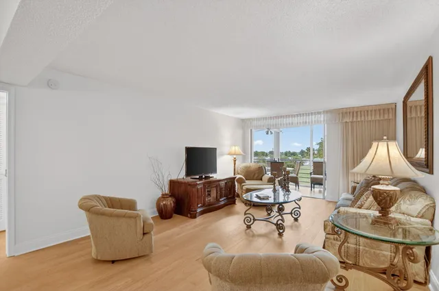 $225,000 | 23249 Barwood Lane North, Unit 405, Boca Raton, FL 33428