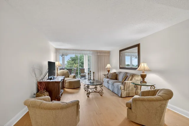 $225,000 | 23249 Barwood Lane North, Unit 405, Boca Raton, FL 33428