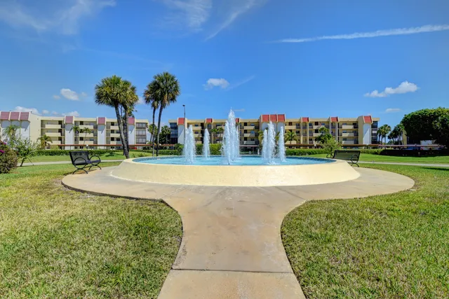 $225,000 | 23249 Barwood Lane North, Unit 405, Boca Raton, FL 33428