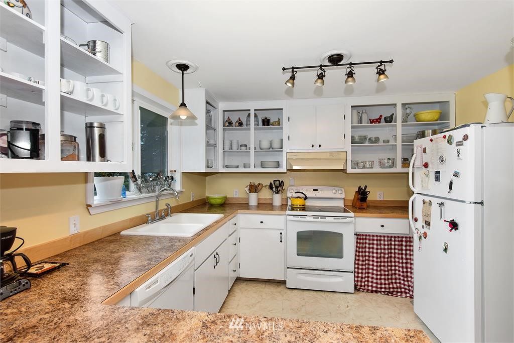 10878 Sidney Road Southwest Port Orchard, WA 98367 - Photo 11 of 24 Gallery Image 11