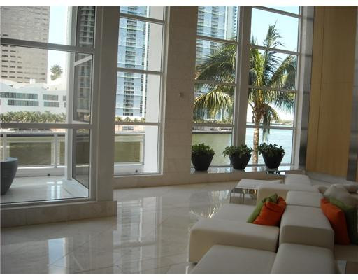 901 Brickell, Unit 803 Miami, FL 33131 - Photo 2 of 14 Lobby/Reception
