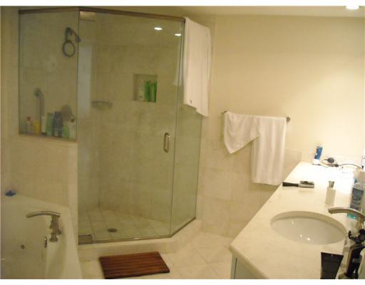 901 Brickell, Unit 803 Miami, FL 33131 - Photo 7 of 14 Master Bath/Spa