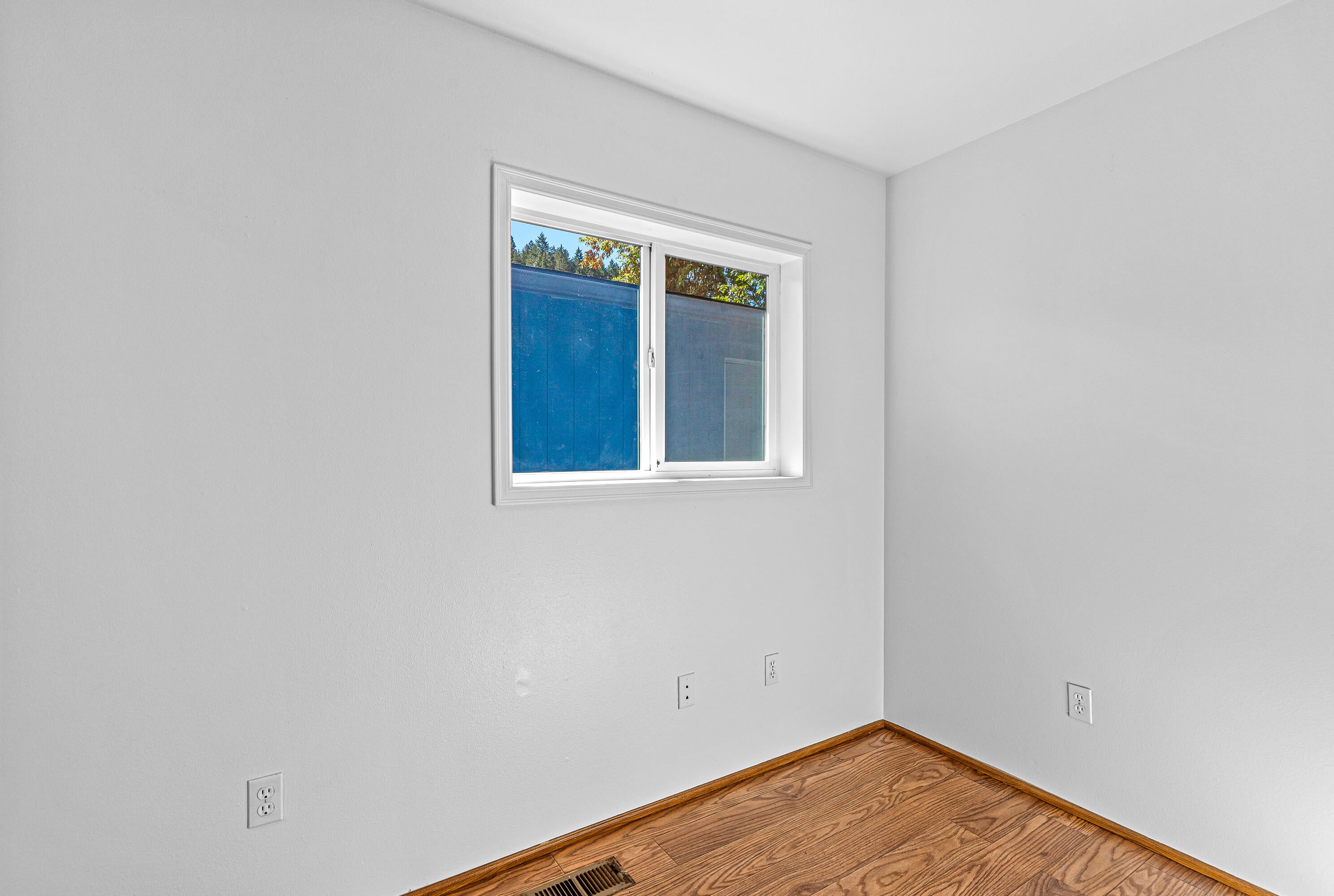 197 Forest Road Myrtle Creek, OR 97457 - Photo 9 of 27 little office