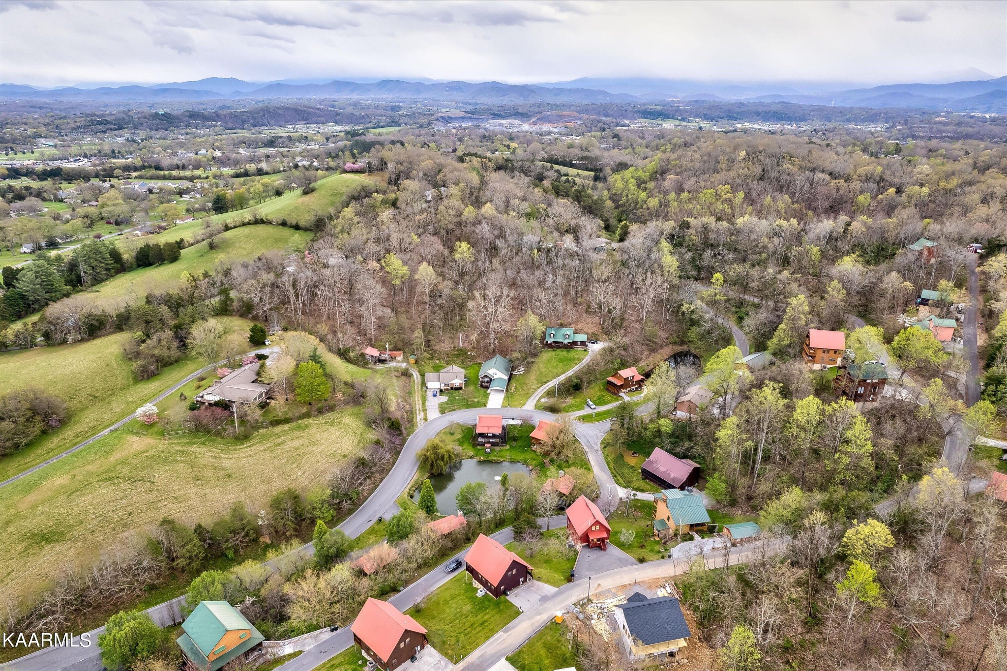 442 Hideaway Ridge Circle Sevierville, TN 37862 - Photo 33 of 40 a view of a city