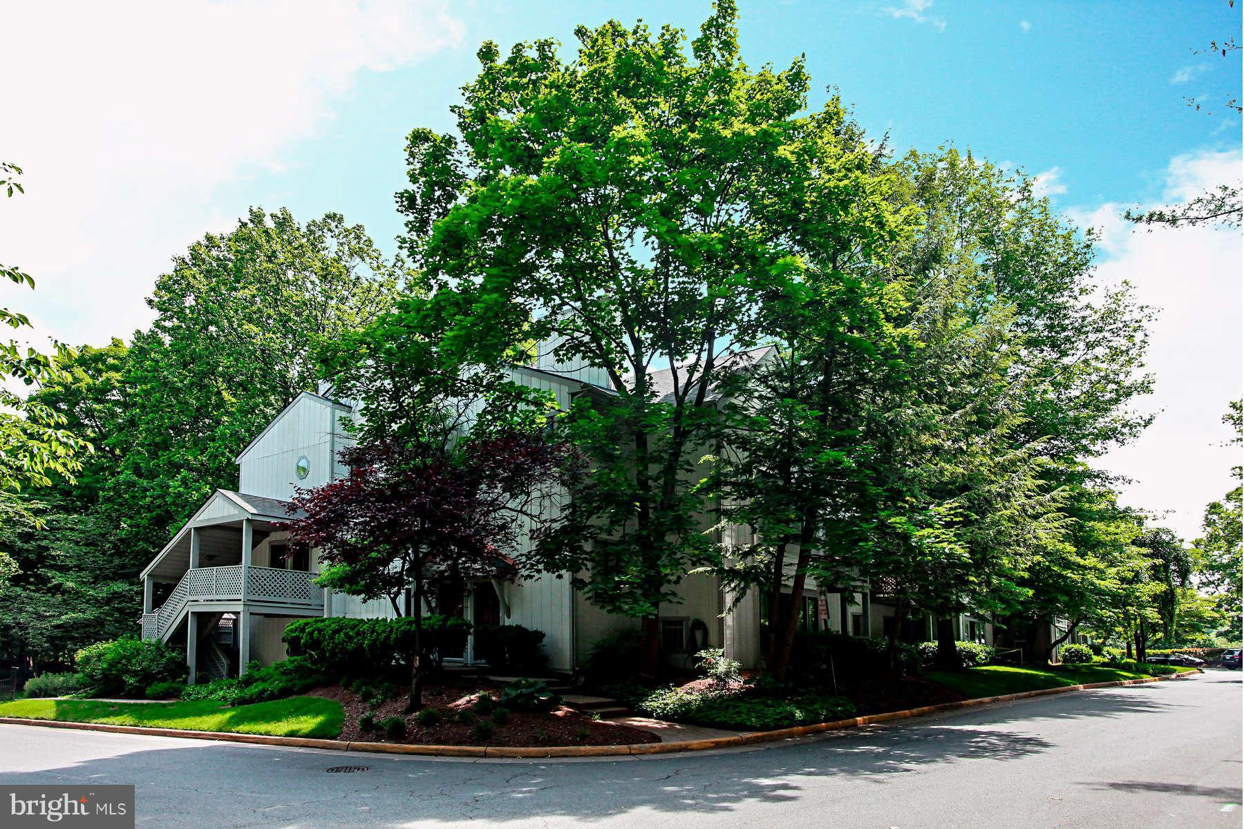 2259 Hunter's Run Drive, Unit 2259 Reston, VA 20191 - Photo 2 of 30 Exterior (Front)