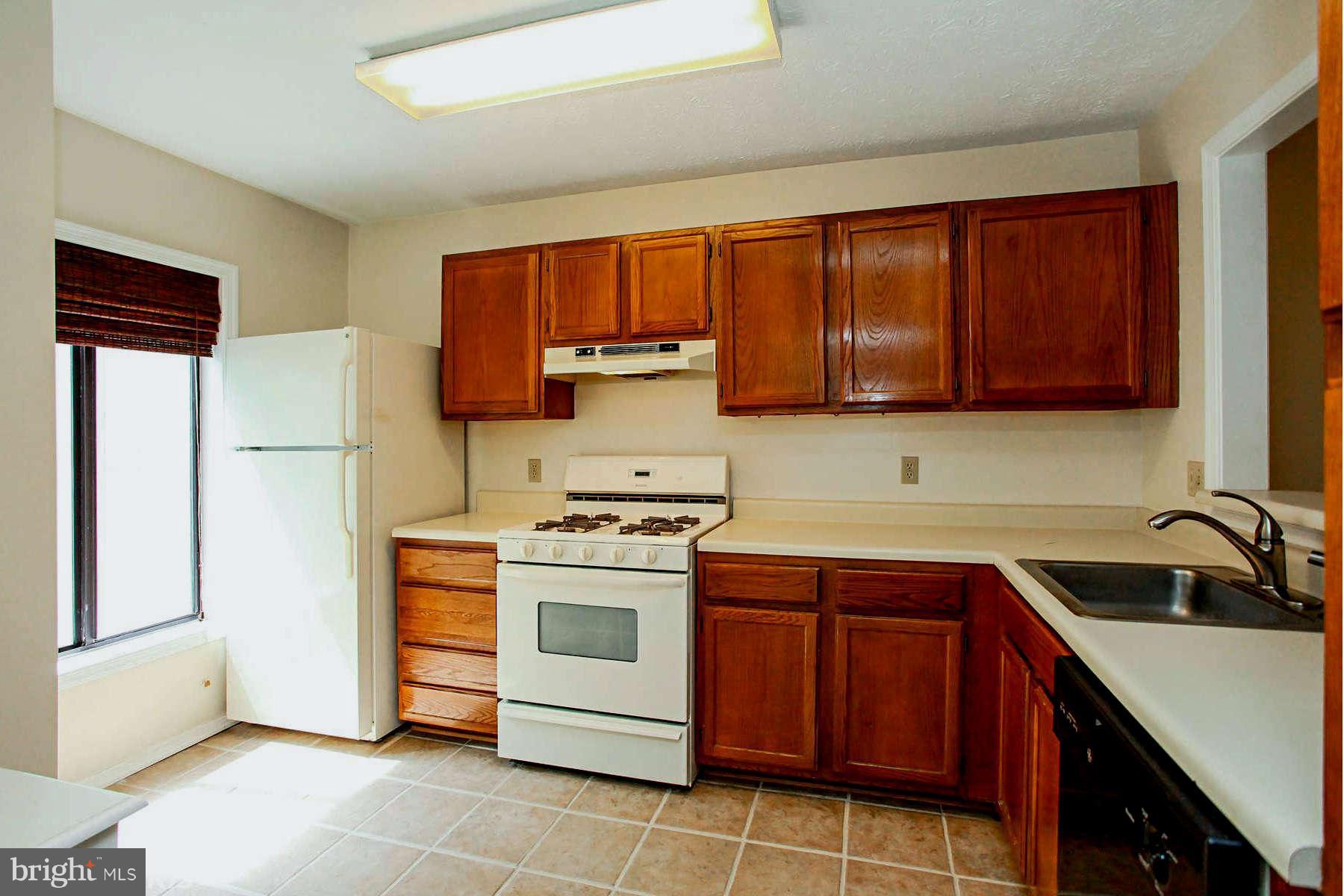2259 Hunter's Run Drive, Unit 2259 Reston, VA 20191 - Photo 12 of 30 Kitchen