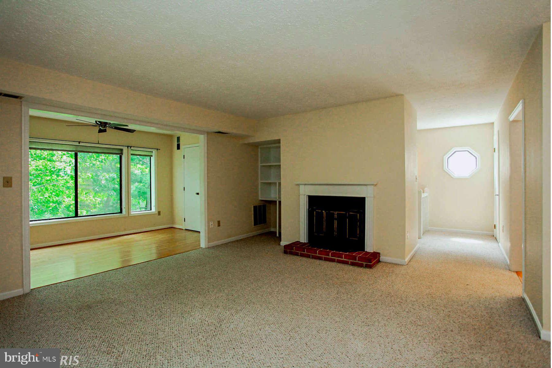 2259 Hunter's Run Drive, Unit 2259 Reston, VA 20191 - Photo 6 of 30 Living Room
