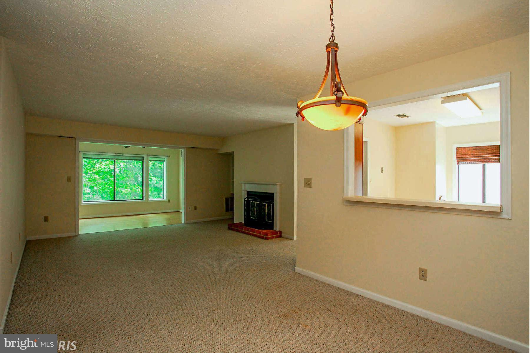2259 Hunter's Run Drive, Unit 2259 Reston, VA 20191 - Photo 9 of 30 Living Room