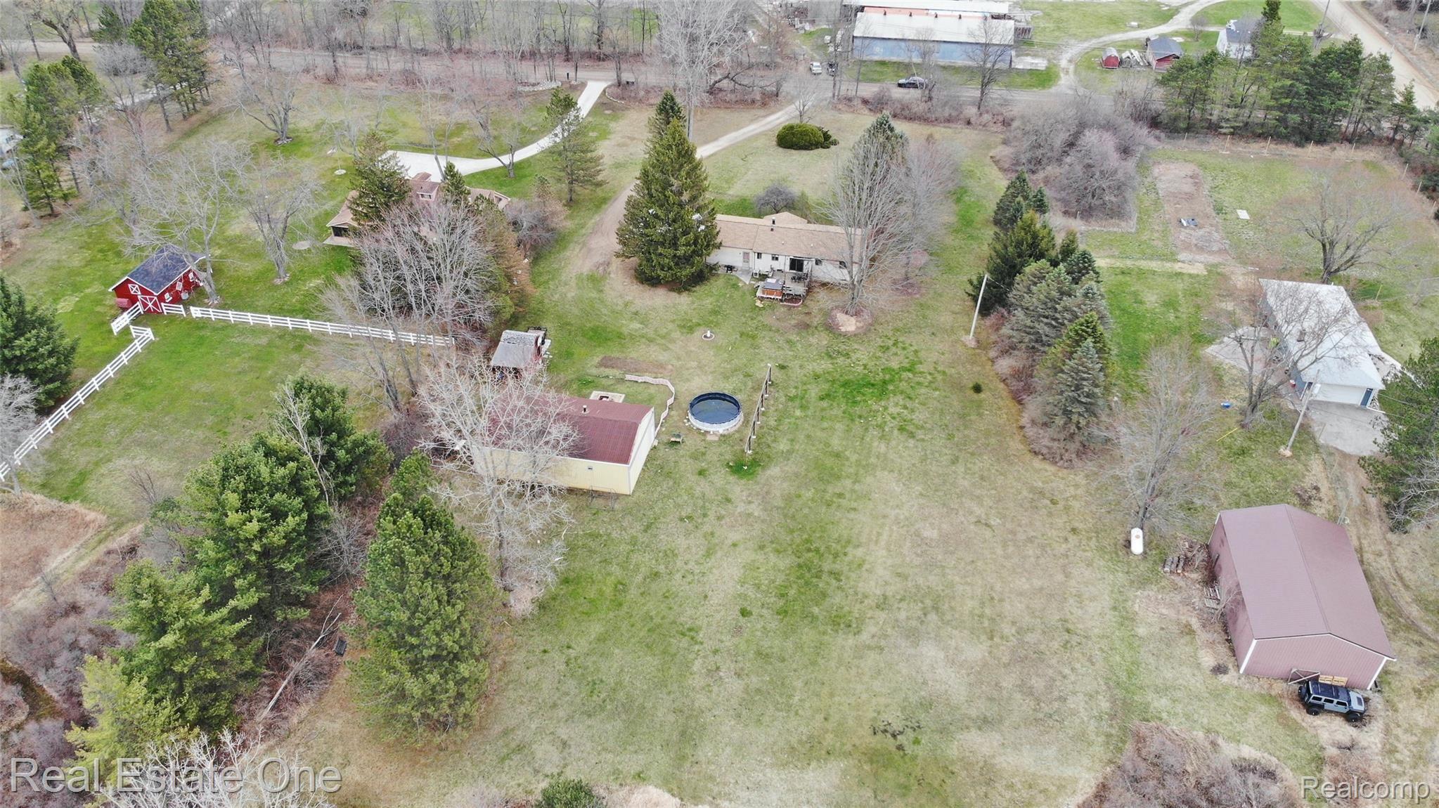 940 South Hurd Road Oxford, MI 48371 - Photo 38 of 57 38) Aerial Backyard.jpg