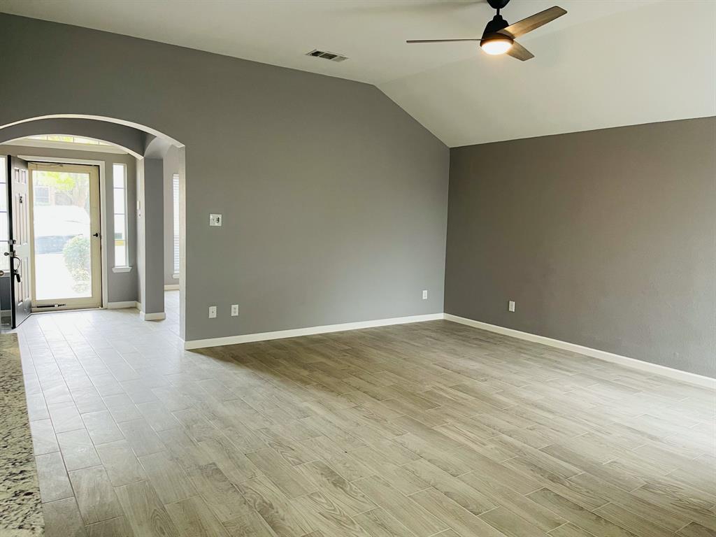 4513 Normandy Way Grand Prairie, TX 75052 - Photo 8 of 40