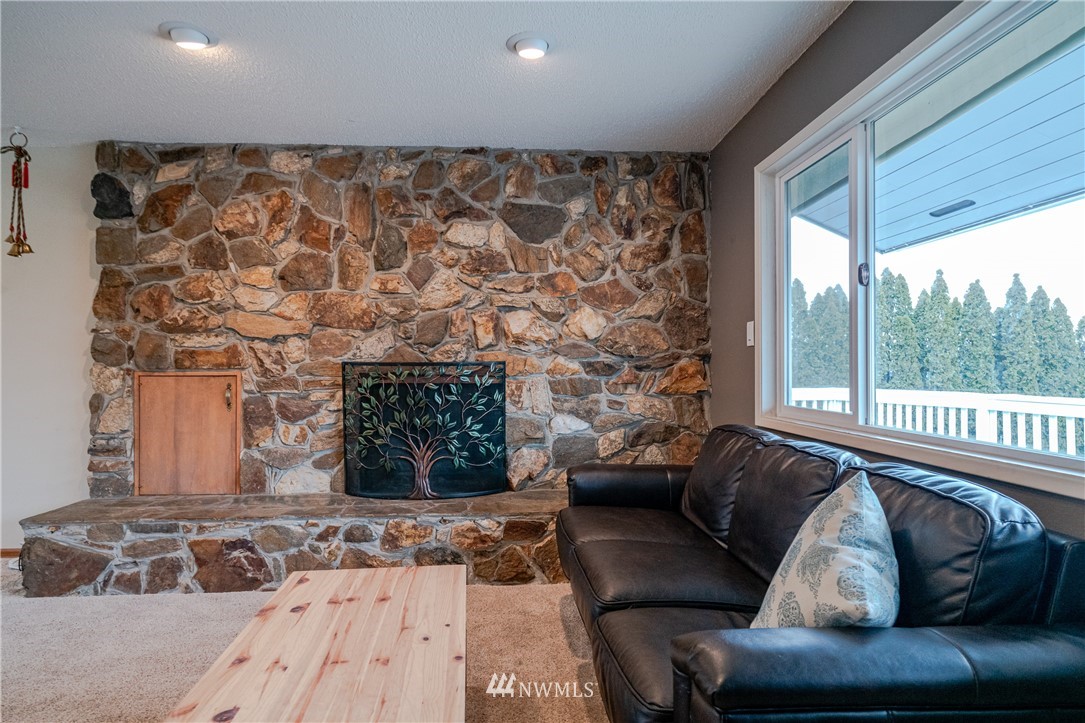 824 Beacon Road Wenatchee, WA 98801 - Photo 9 of 36 Gallery Image 9