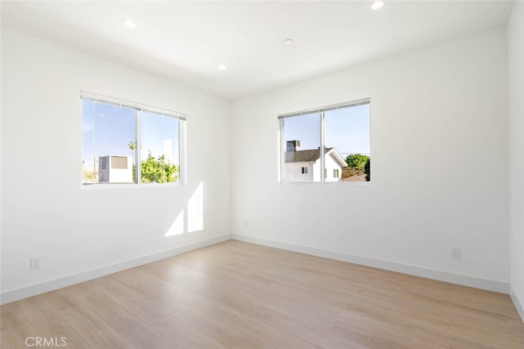 6850 1/2 Ranchito Avenue Van Nuys, CA 91405 - Photo 22 of 23 an empty room with a window