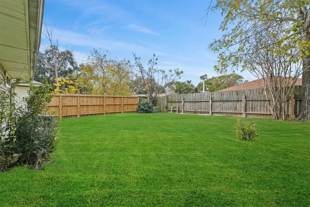 a view of field with grass and trees