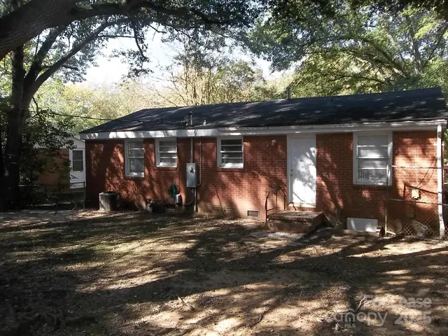 a view of a house with street