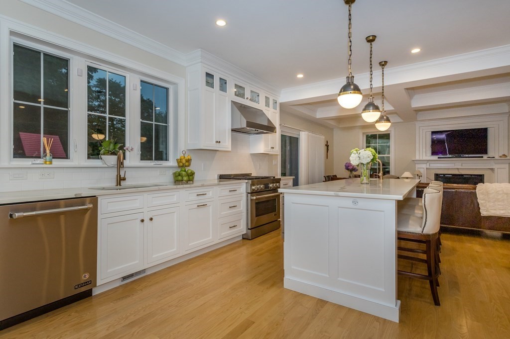 119 Ridgewood Road Milton, MA 02186 - Photo 4 of 39