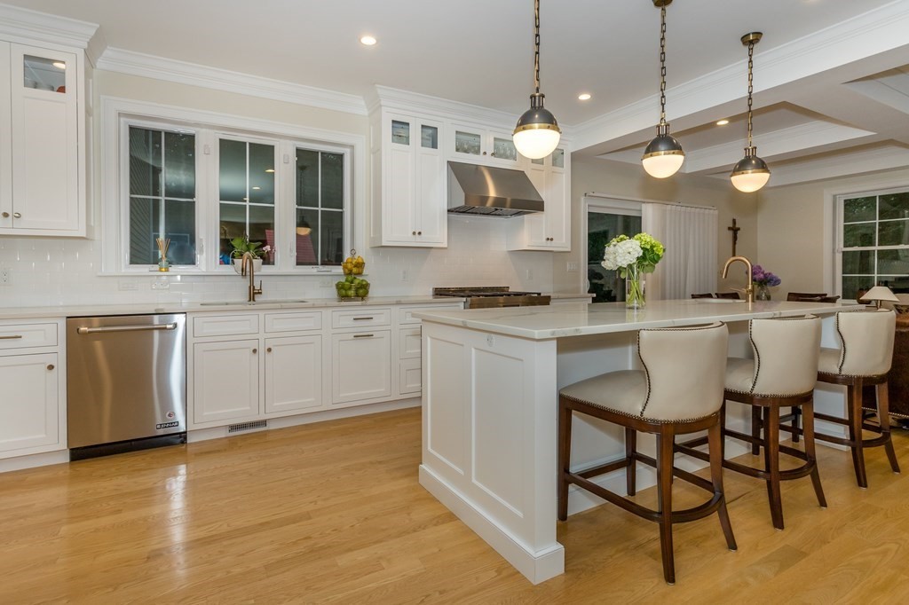 119 Ridgewood Road Milton, MA 02186 - Photo 6 of 39