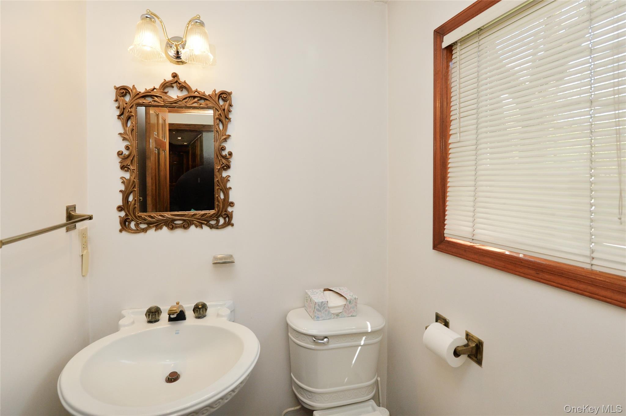 24 Highview Road Monsey, NY 10952 - Photo 12 of 44 a bathroom with a toilet a sink and mirror