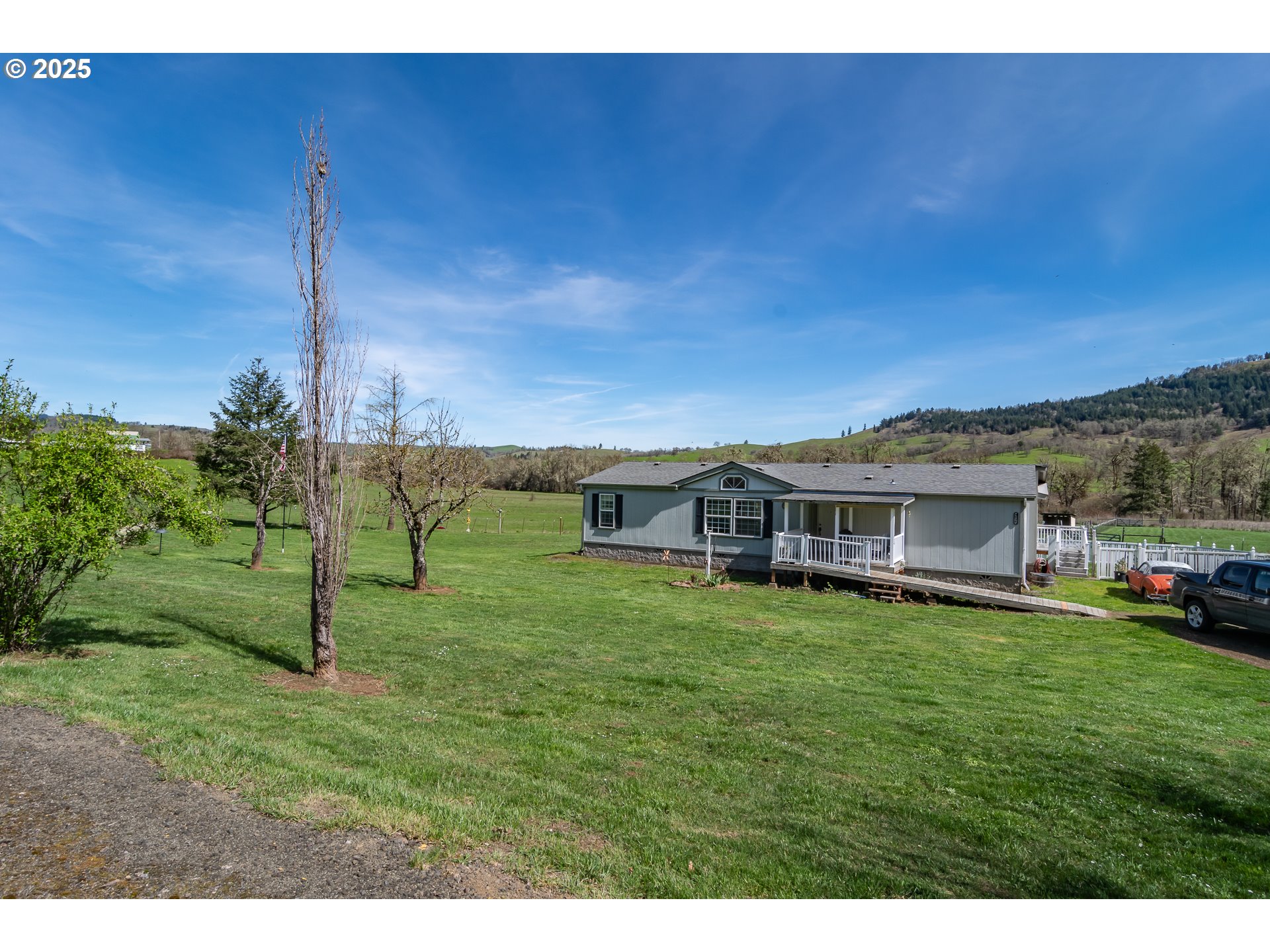5197 Green Valley Road Oakland, OR 97462 - Photo 2 of 46 Gallery Image 2
