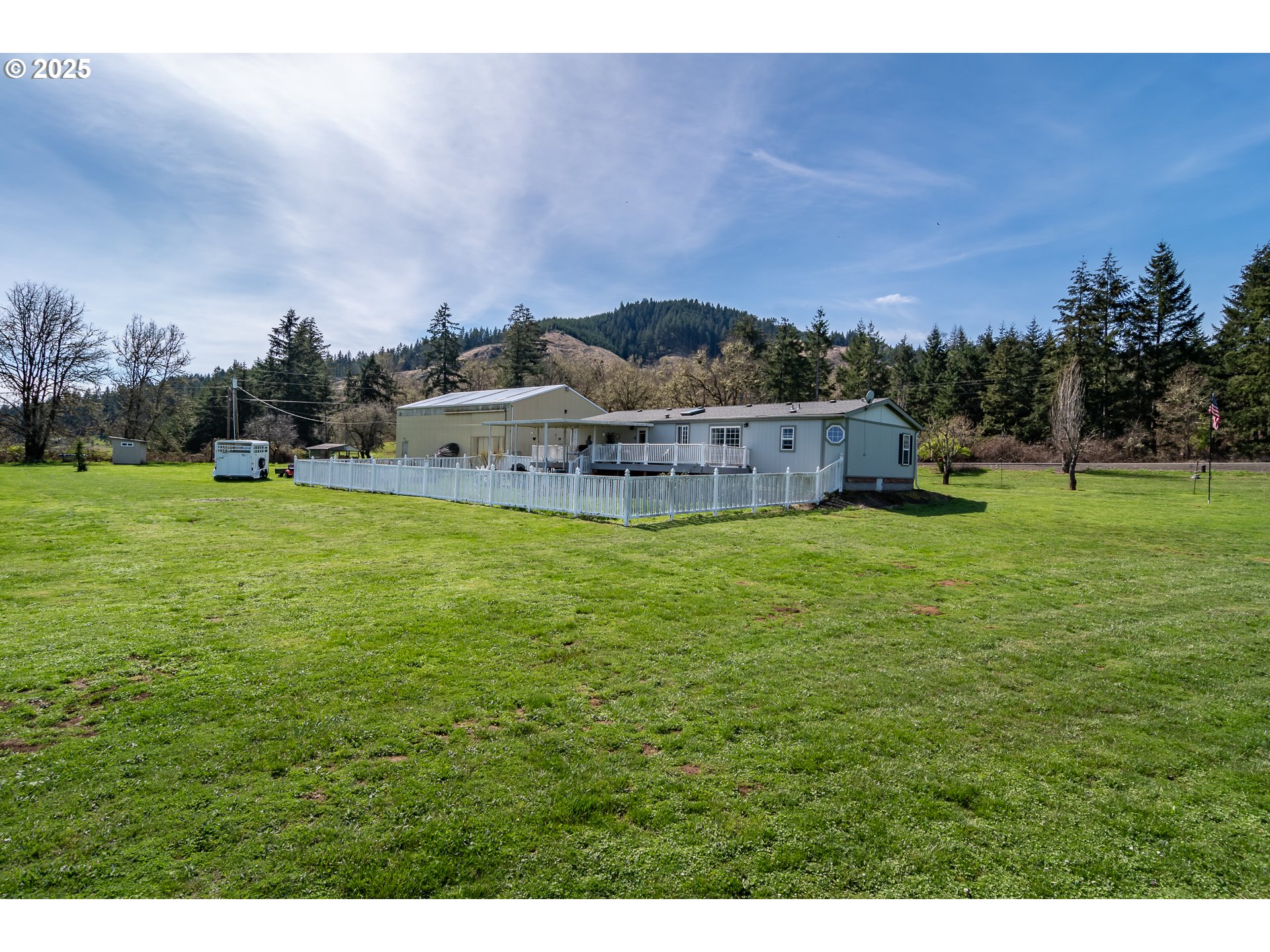 5197 Green Valley Road Oakland, OR 97462 - Photo 3 of 46 Gallery Image 3