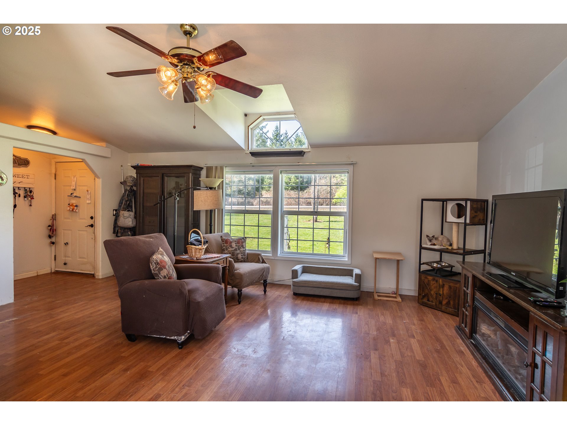 5197 Green Valley Road Oakland, OR 97462 - Photo 4 of 46 Gallery Image 4