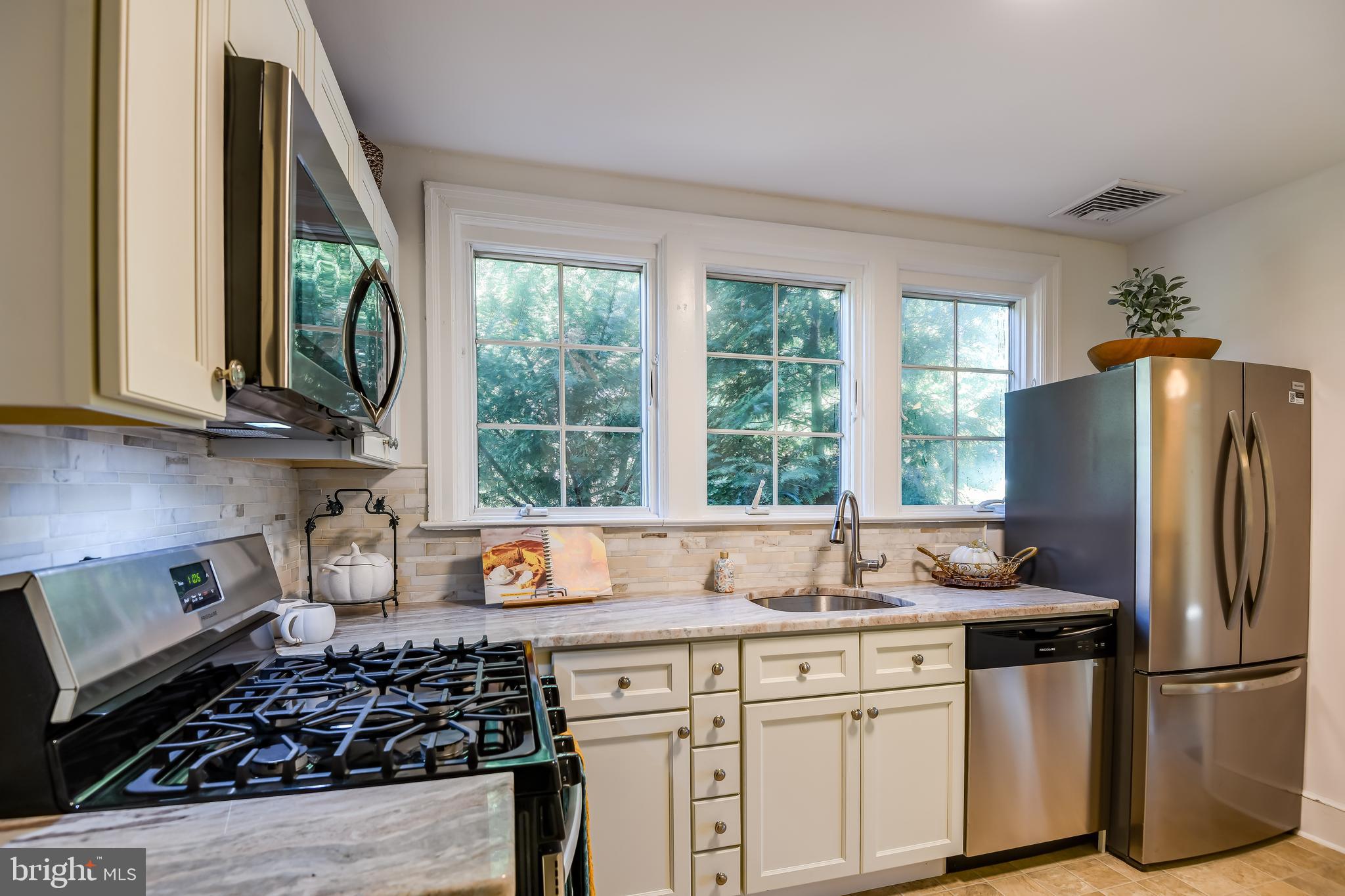 58 Elizabeth Street Pemberton, NJ 08068 - Photo 13 of 40 Loads of Light