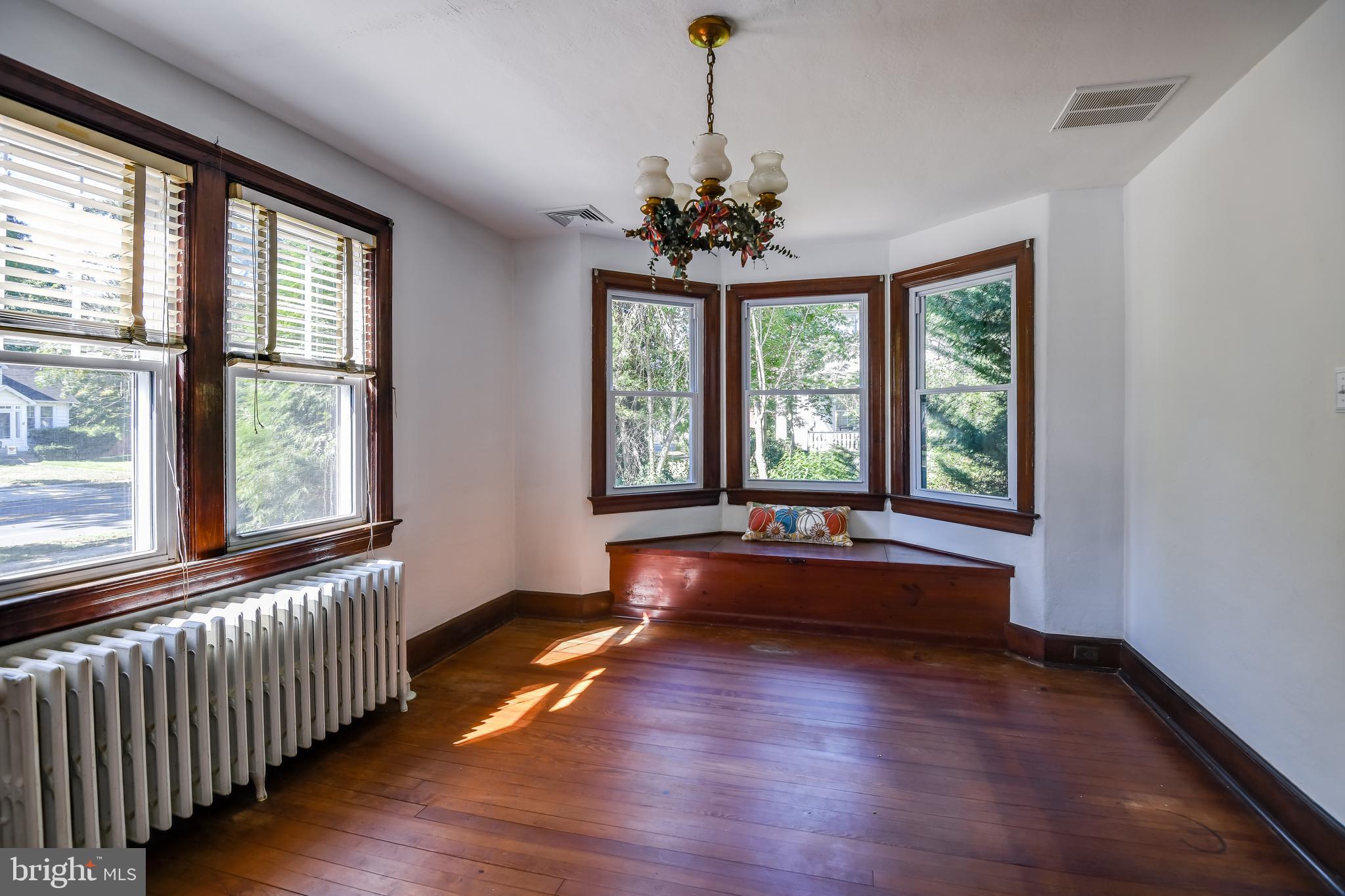 58 Elizabeth Street Pemberton, NJ 08068 - Photo 3 of 40 Dining Room with lots of Light!