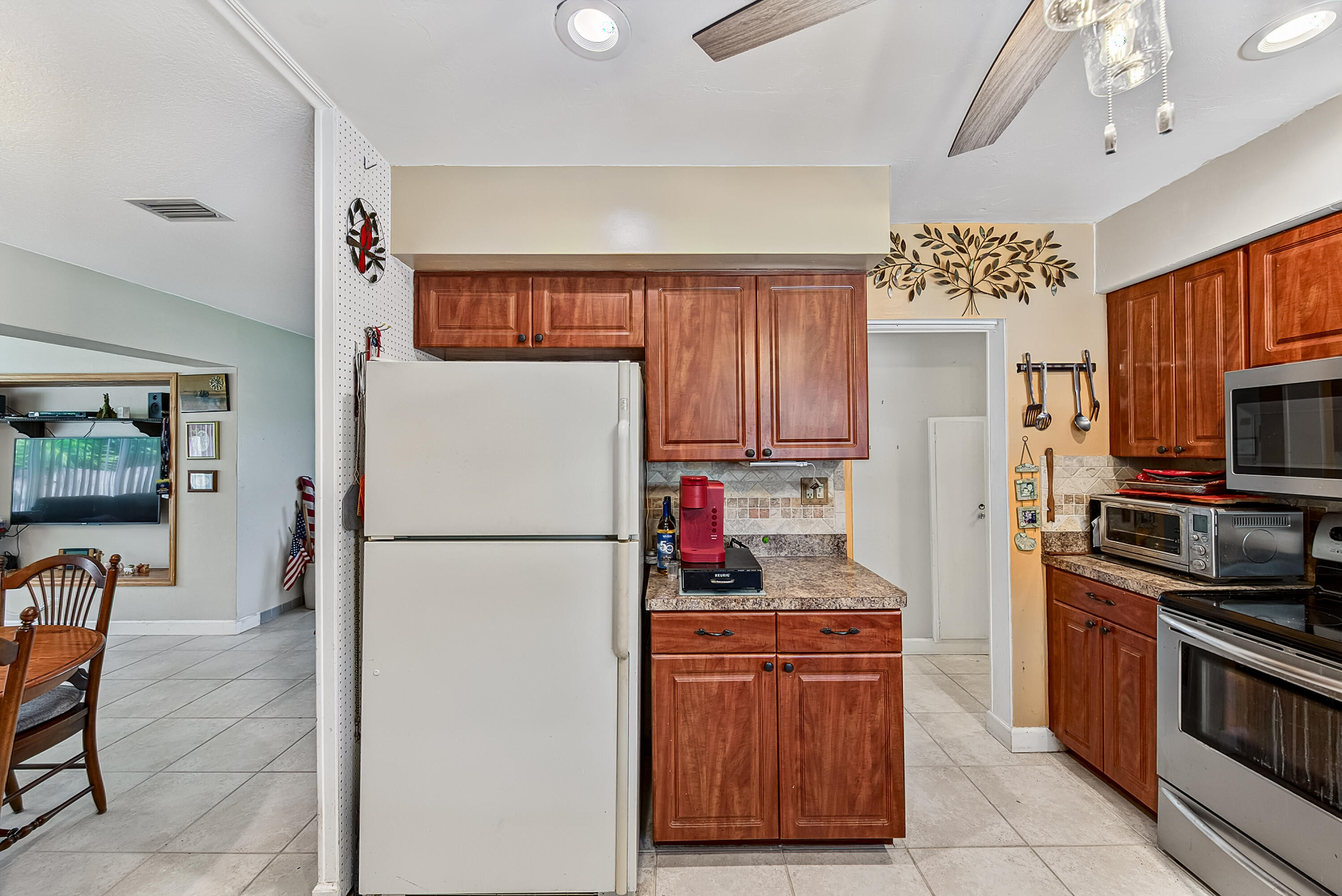 1131 Southwest 3rd Terrace Pompano Beach, FL 33060 - Photo 22 of 35 KITCHEN