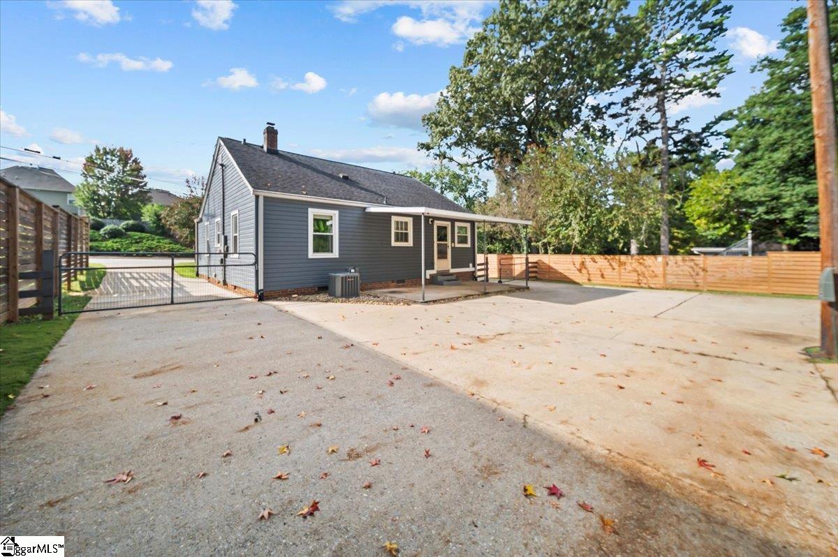 909 Rutherford Road Greenville, SC 29609 - Photo 22 of 32 Gallery Image 22