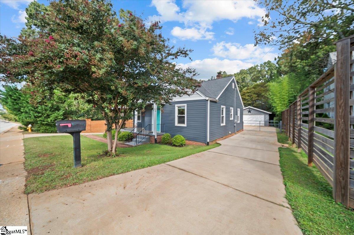 909 Rutherford Road Greenville, SC 29609 - Photo 3 of 32 Gallery Image 3