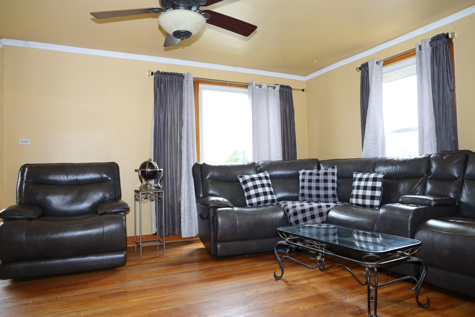 4641 Butterfield Road Hillside, IL 60162 - Photo 6 of 57 a living room with furniture and a window