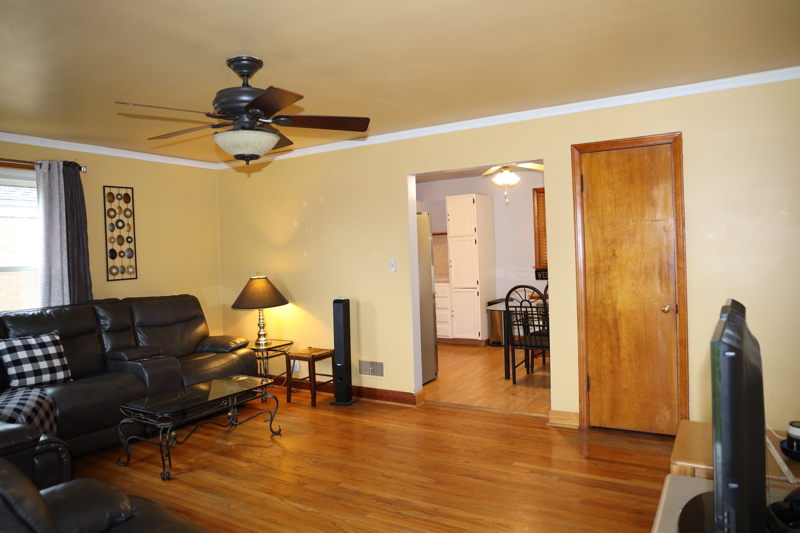 4641 Butterfield Road Hillside, IL 60162 - Photo 8 of 57 a living room with furniture