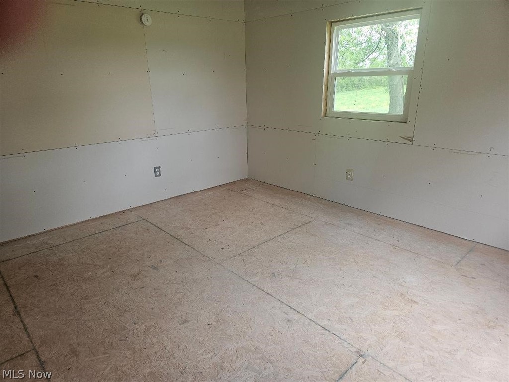 5229 Senate Road Southeast Amsterdam, OH 43903 - Photo 9 of 13