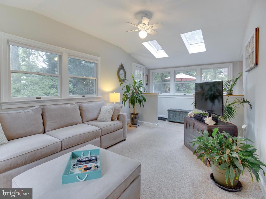 1011 Carrs Road Annapolis, MD 21403 - Photo 10 of 36 Light-Filled Room with Skyklights