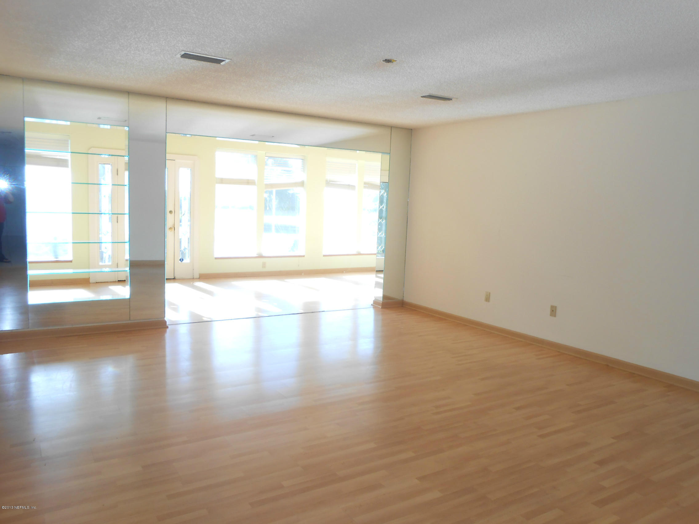 85736 Avant Road Yulee, FL 32097 - Photo 17 of 22 Living Room