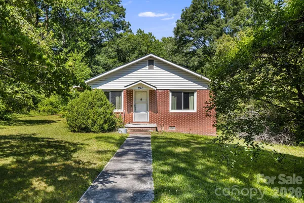$285,910 | 917 Fassifern Court, Hendersonville, NC 28791