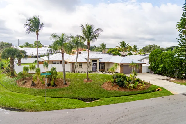 $425,000 | 798 Southeast Thanksgiving Avenue, Port St. Lucie, FL 34984