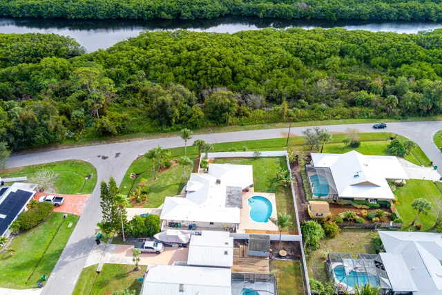 $425,000 | 798 Southeast Thanksgiving Avenue, Port St. Lucie, FL 34984