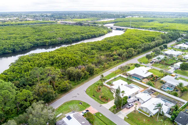 $425,000 | 798 Southeast Thanksgiving Avenue, Port St. Lucie, FL 34984