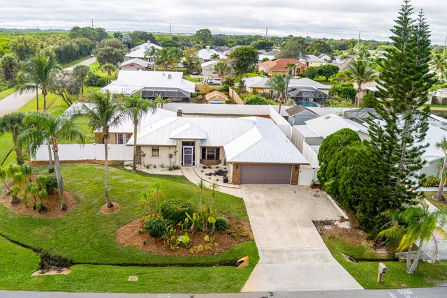 $425,000 | 798 Southeast Thanksgiving Avenue, Port St. Lucie, FL 34984