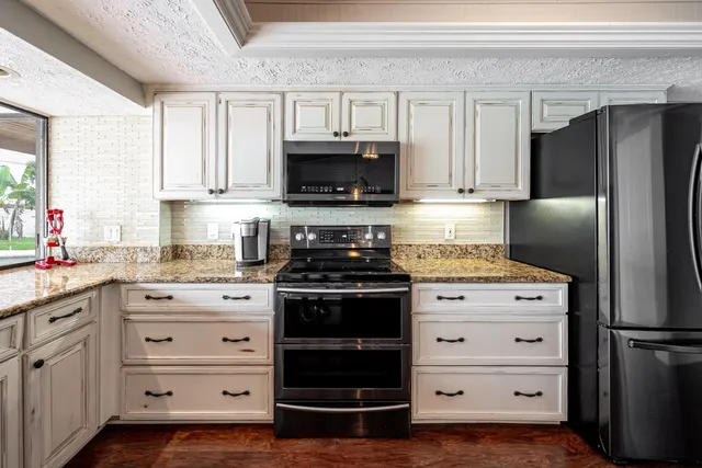 $425,000 | 798 Southeast Thanksgiving Avenue, Port St. Lucie, FL 34984