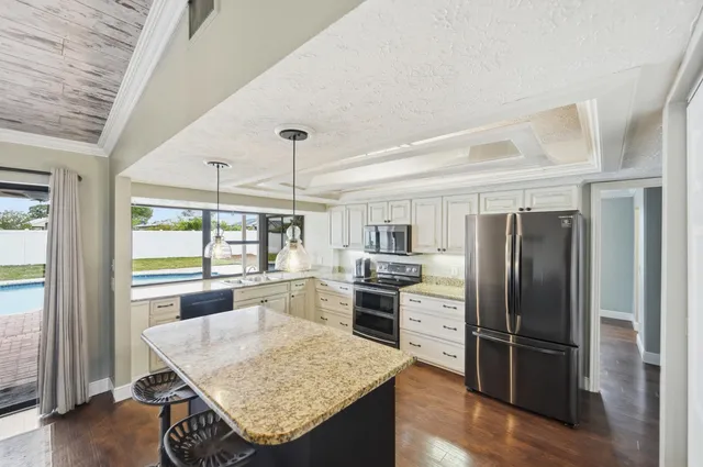 $425,000 | 798 Southeast Thanksgiving Avenue, Port St. Lucie, FL 34984