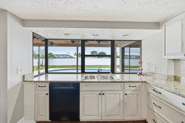 $425,000 | 798 Southeast Thanksgiving Avenue, Port St. Lucie, FL 34984