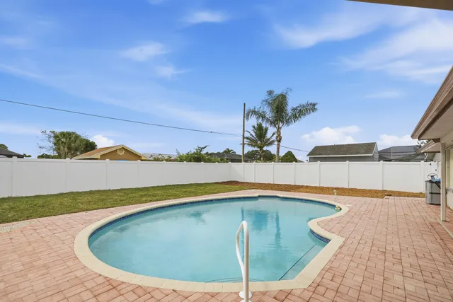 $425,000 | 798 Southeast Thanksgiving Avenue, Port St. Lucie, FL 34984