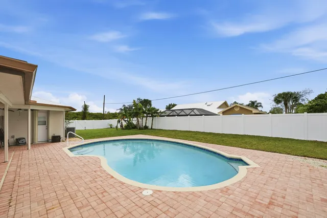 $425,000 | 798 Southeast Thanksgiving Avenue, Port St. Lucie, FL 34984