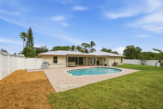 $425,000 | 798 Southeast Thanksgiving Avenue, Port St. Lucie, FL 34984