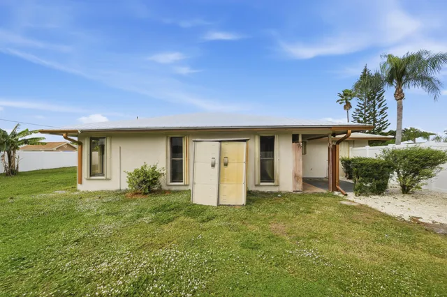 $425,000 | 798 Southeast Thanksgiving Avenue, Port St. Lucie, FL 34984