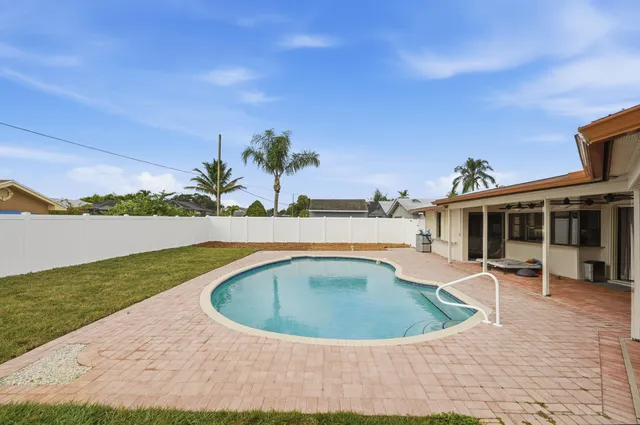 $425,000 | 798 Southeast Thanksgiving Avenue, Port St. Lucie, FL 34984