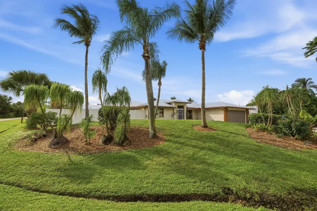 $425,000 | 798 Southeast Thanksgiving Avenue, Port St. Lucie, FL 34984